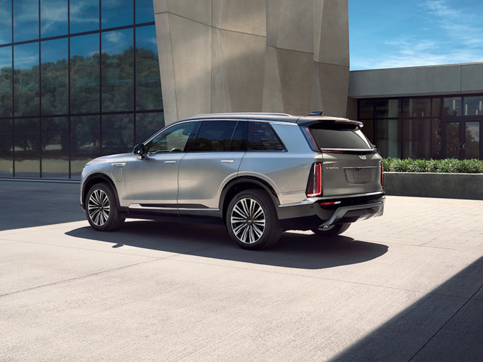 Der Cadillac Vistiq ist ein dreireihiger Fullsize-Geländewagen mit sieben Sitzplätzen. (Bild: Cadillac)